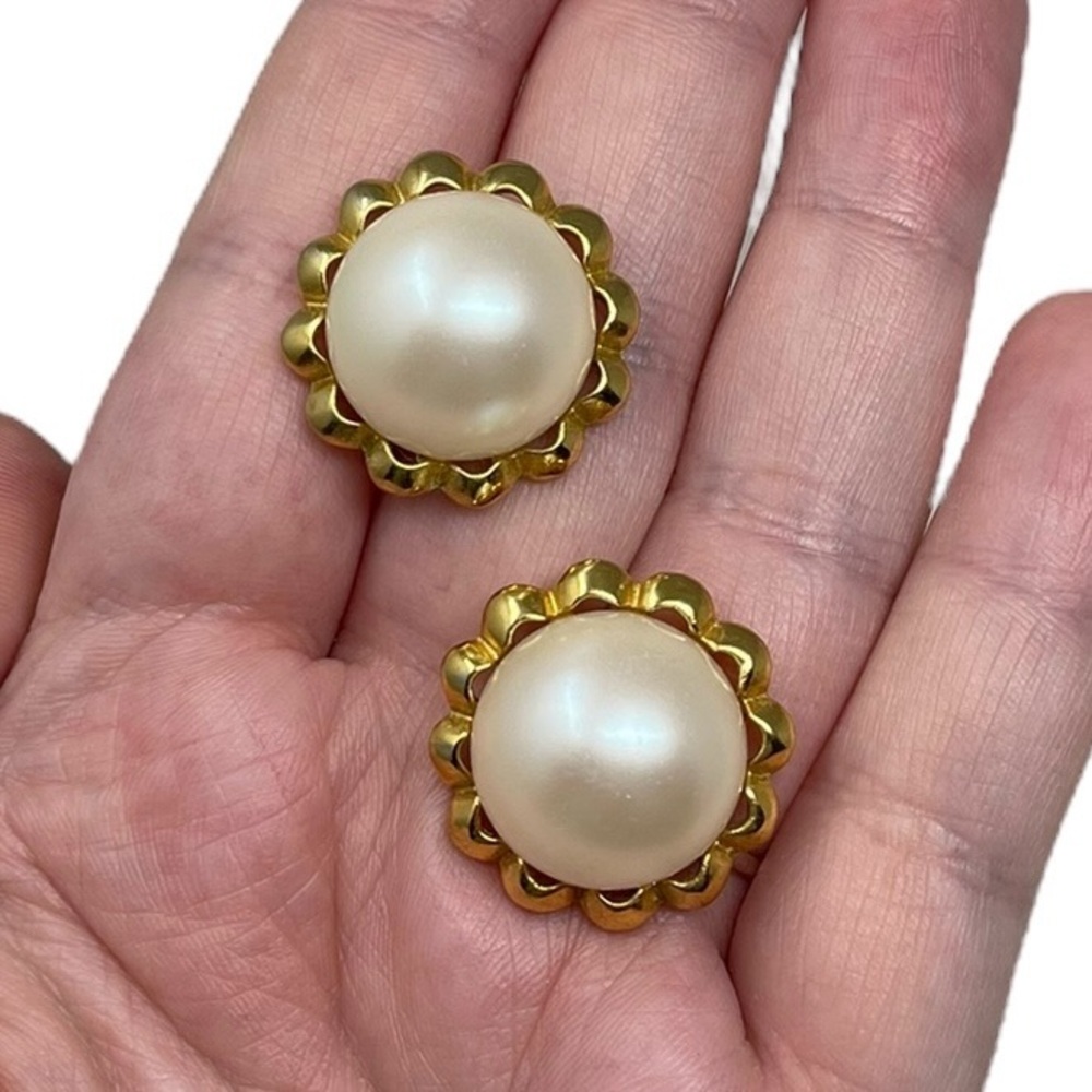 Vintage Unsigned Large Faux Pearl Gold Tone Post Earrings Classy Formal Holiday